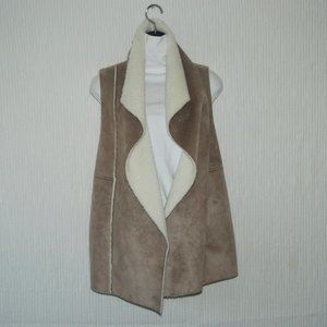 SUSTNA Women's Faux Fur and Suede Vest Jacket Size Small